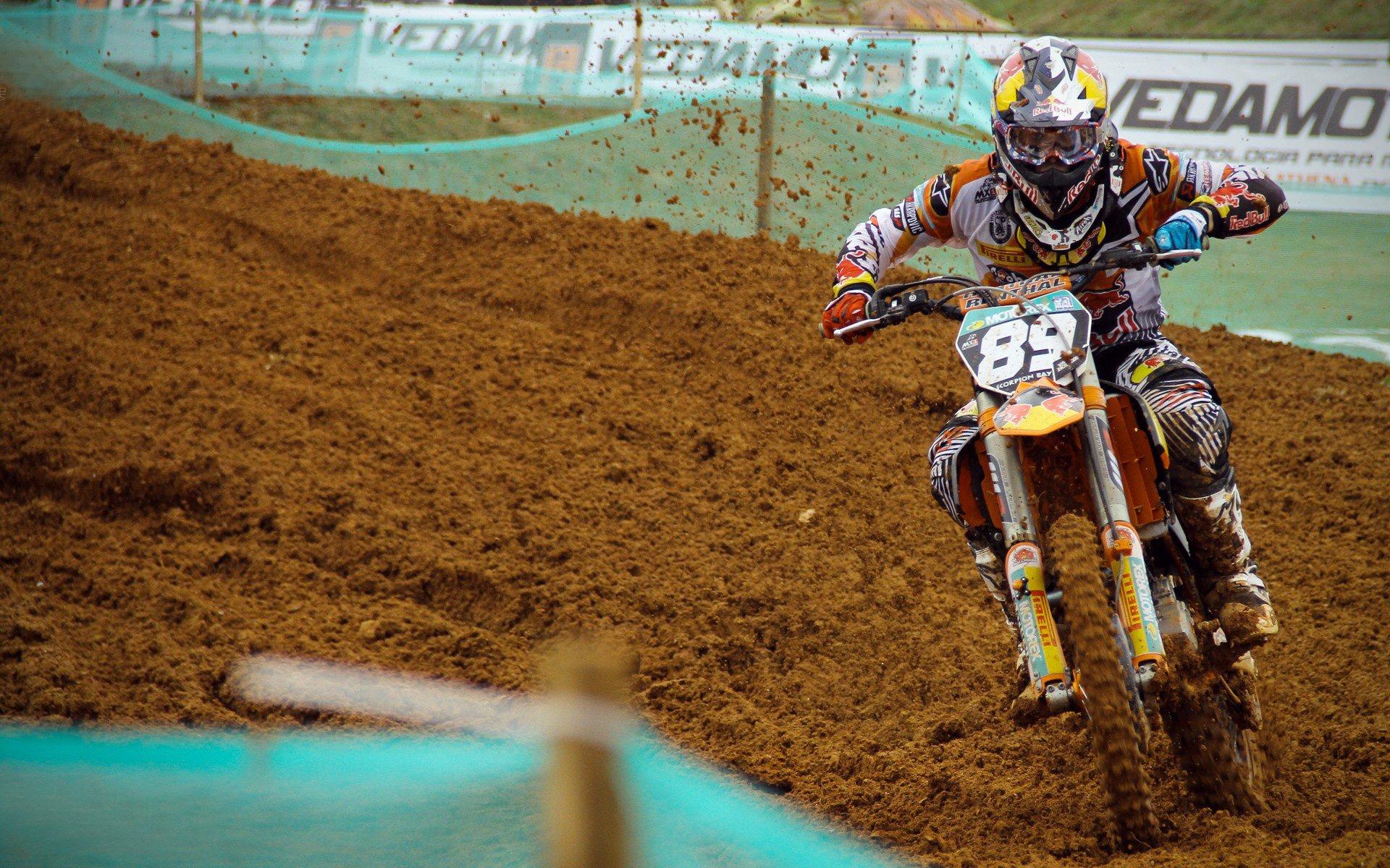 意天空记者曝贝利左腿筋拉伤，预计缺席关键两周，阿斯顿维拉锋线遭遇打击