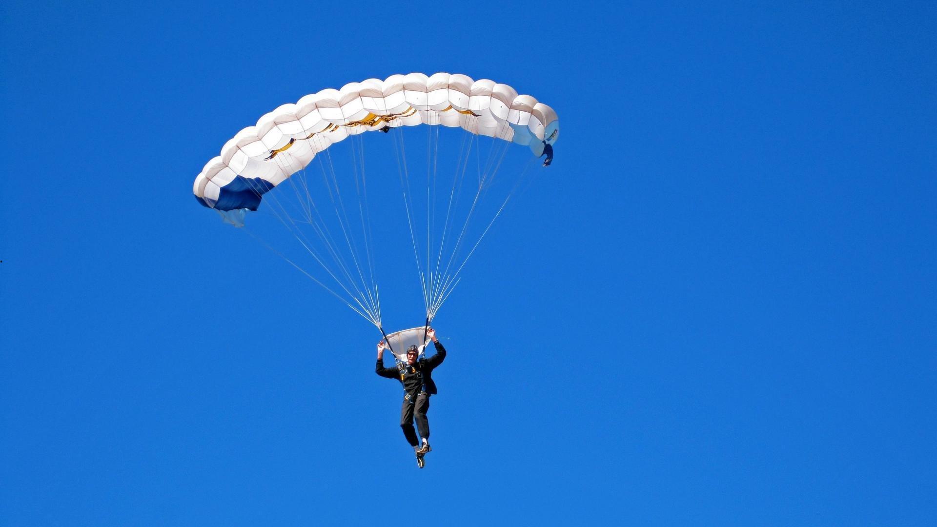 意料之外！沙梅特挤掩护撞伤自己，痛苦离场引发战术与安全反思