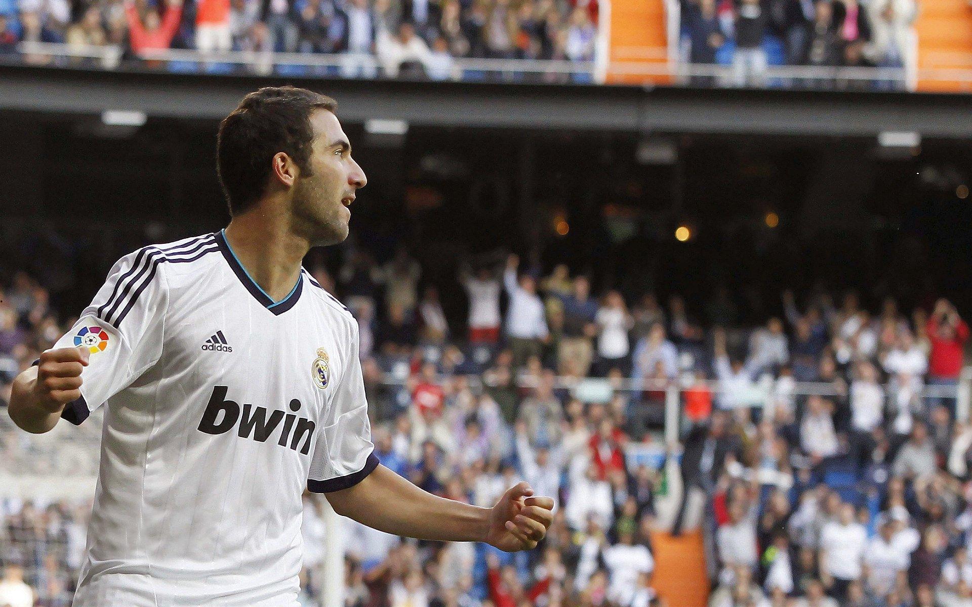 德容里程碑之夜追平传奇科曼，巴萨外籍球员出场榜见证传承与变革